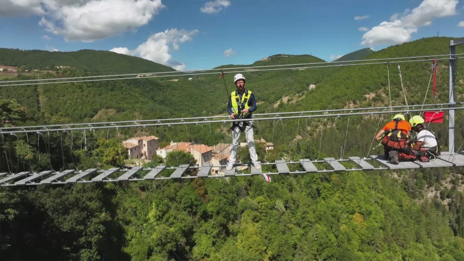 Attesa Per Inaugurazione Ponte Tibetano A Sellano Umbria Tv