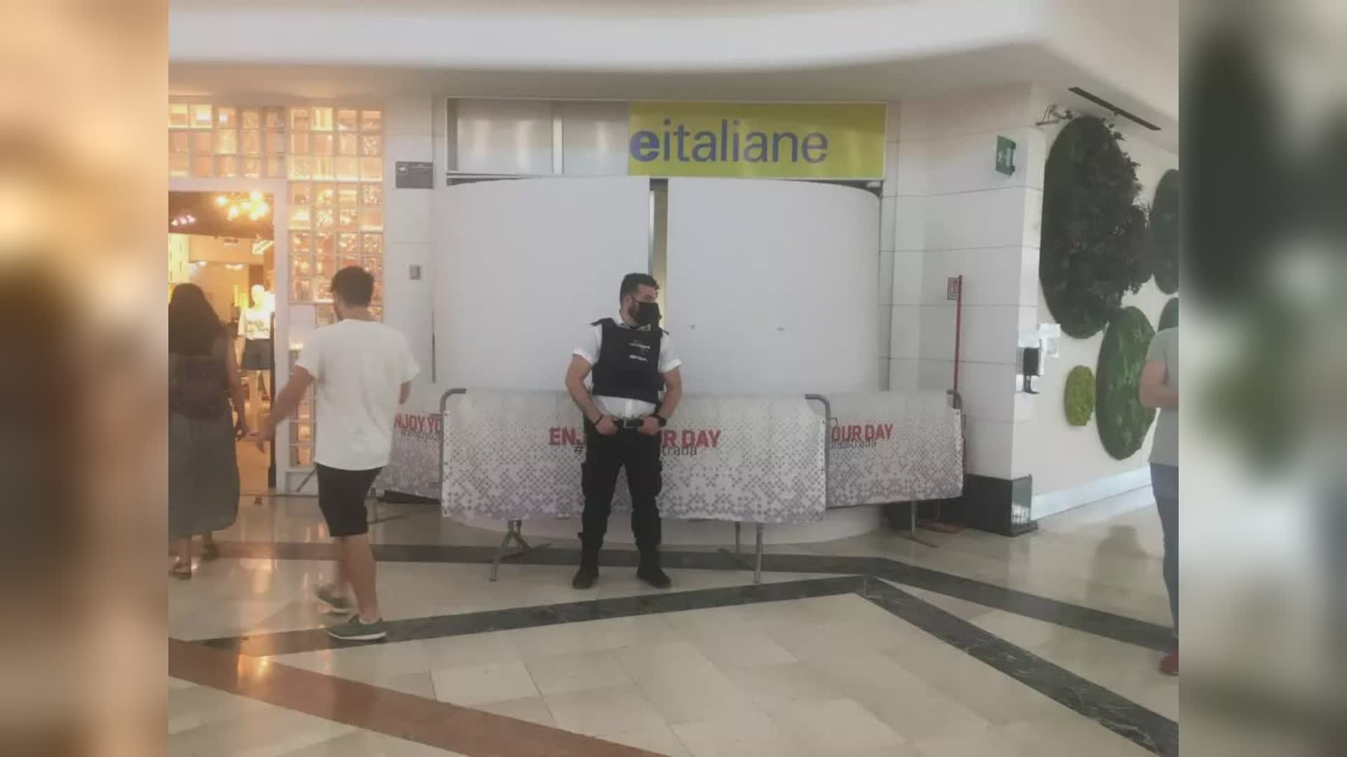 Assalto al postamat del centro commerciale, ma la cassa resta chiusa