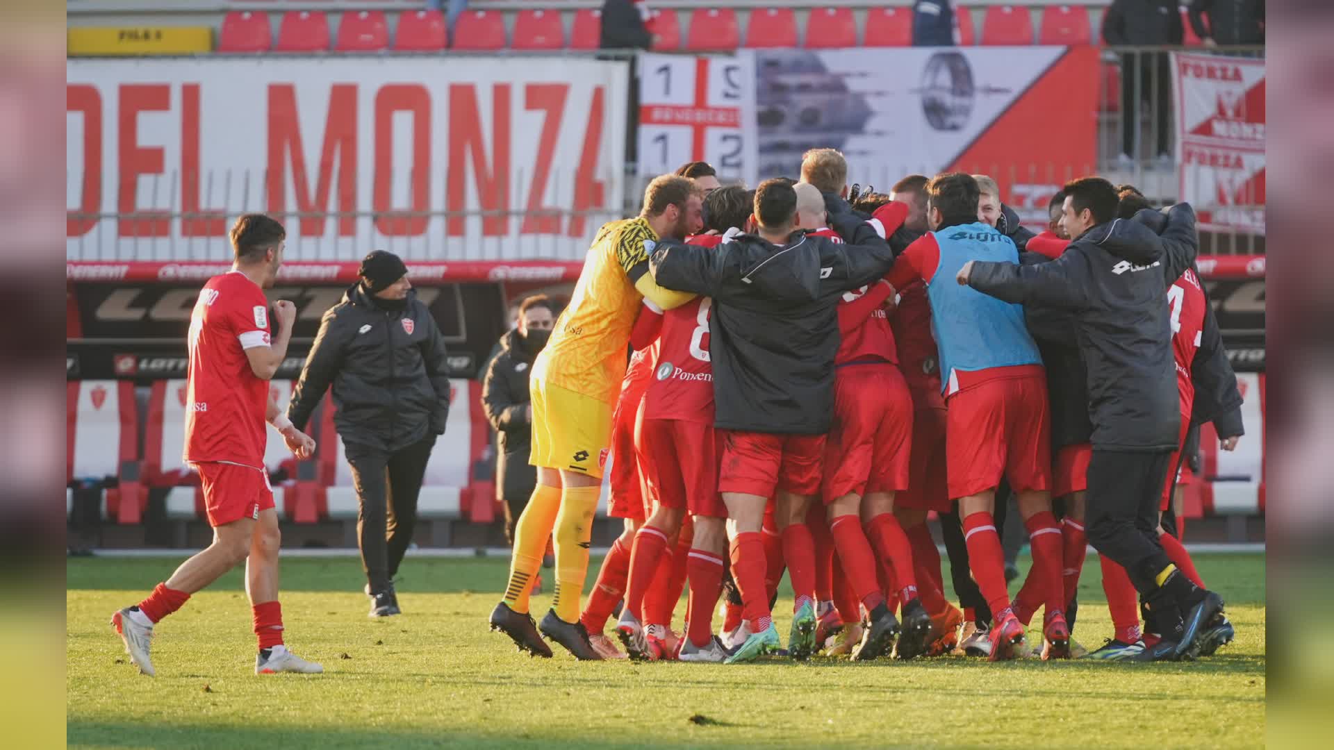 A rischio Monza-Perugia. Ternana, maxi multa per i bengala al "Curi"