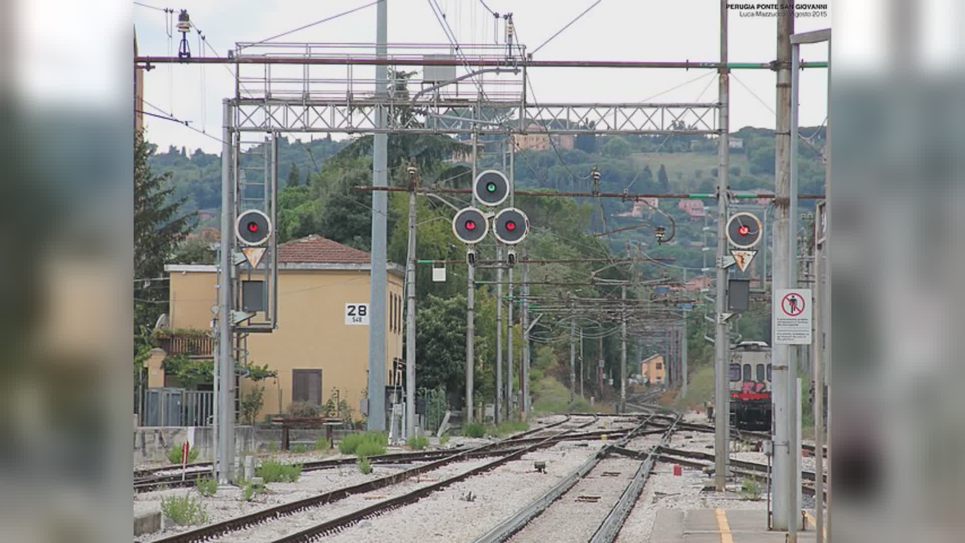 Guasto al passaggio livello, 8 treni in ritardo