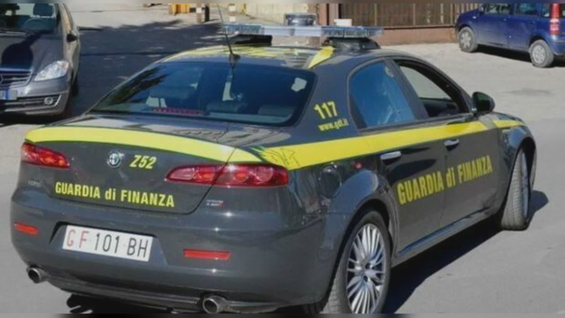 Scoperta azienda con 12 operai abusivi ed evasione totale