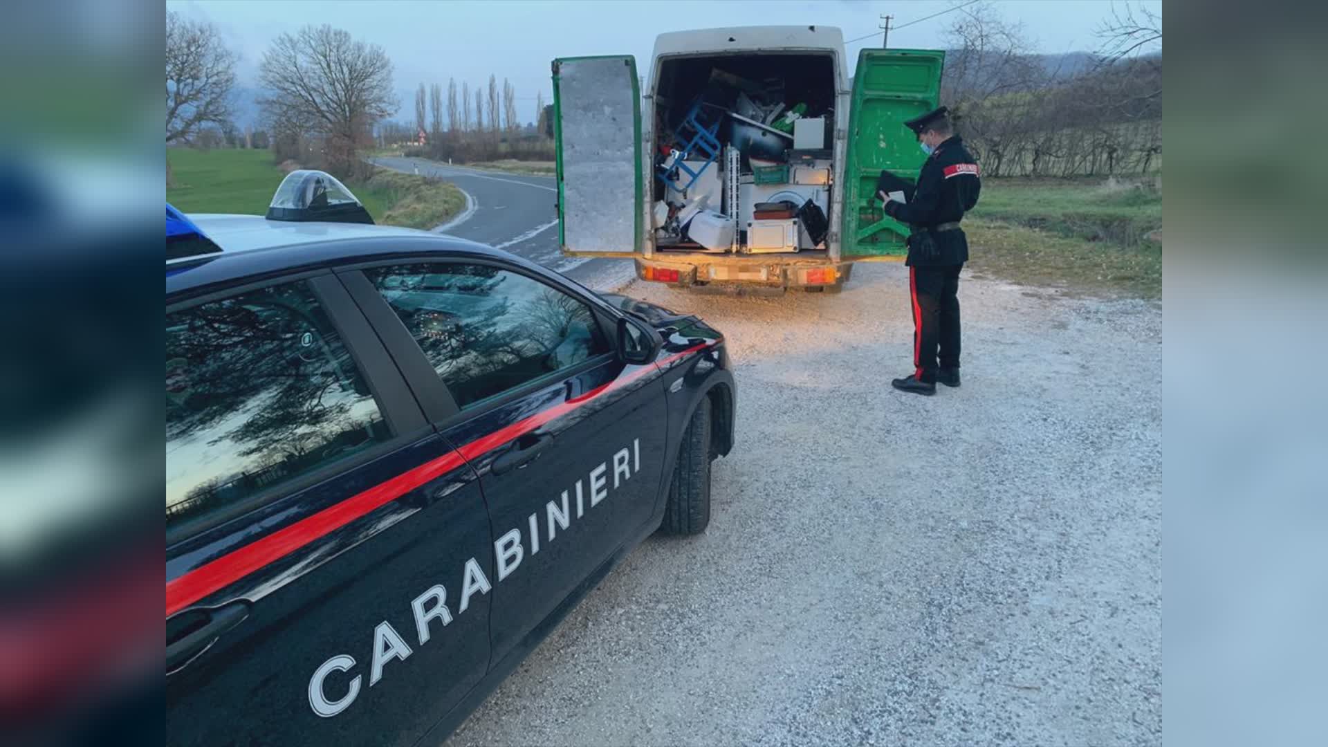 Trasportava illecitamente rifiuti: denunciato 46enne dai Carabinieri