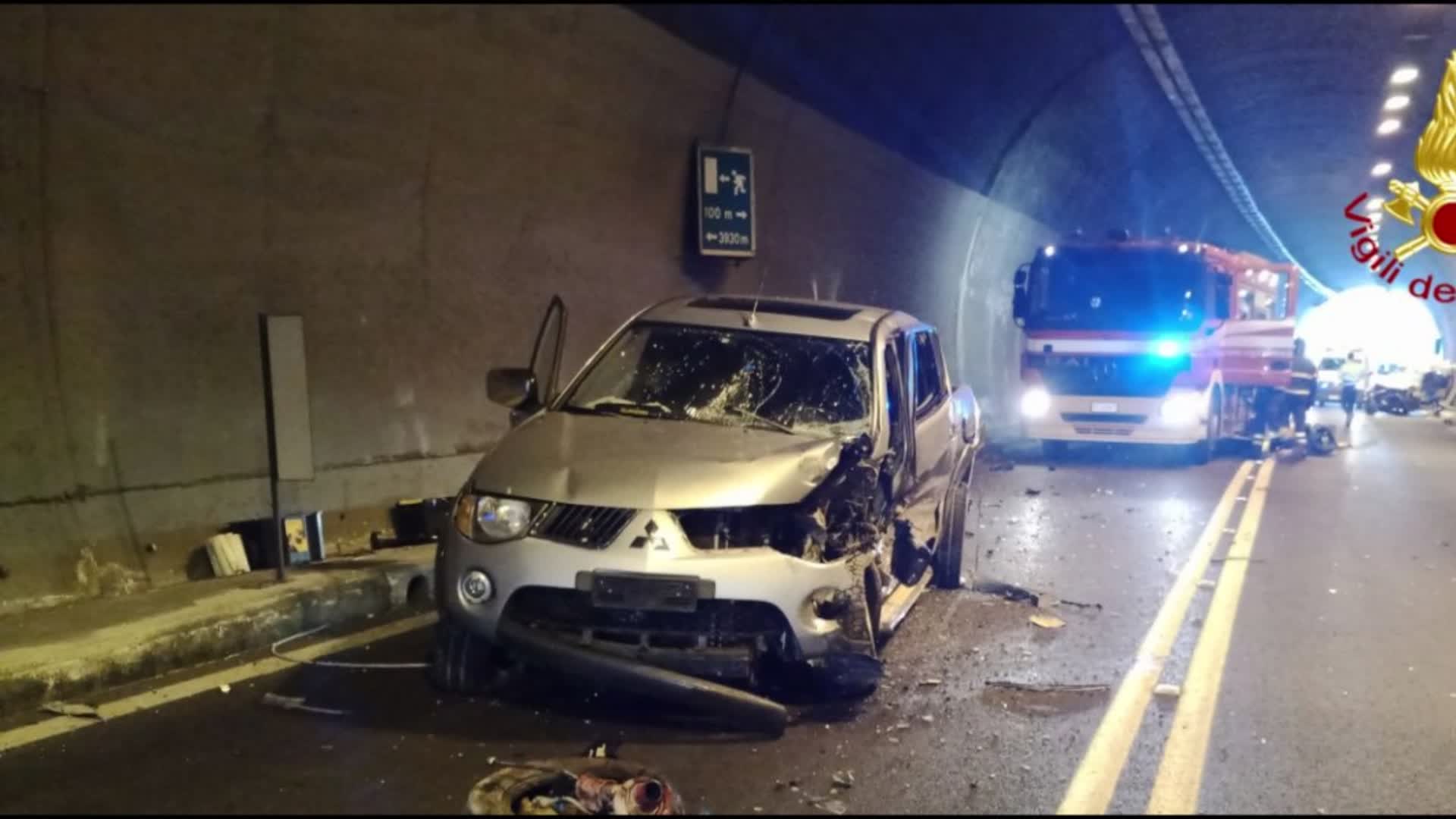 Frontale tra due auto lungo la "Tre Valli", un codice rosso