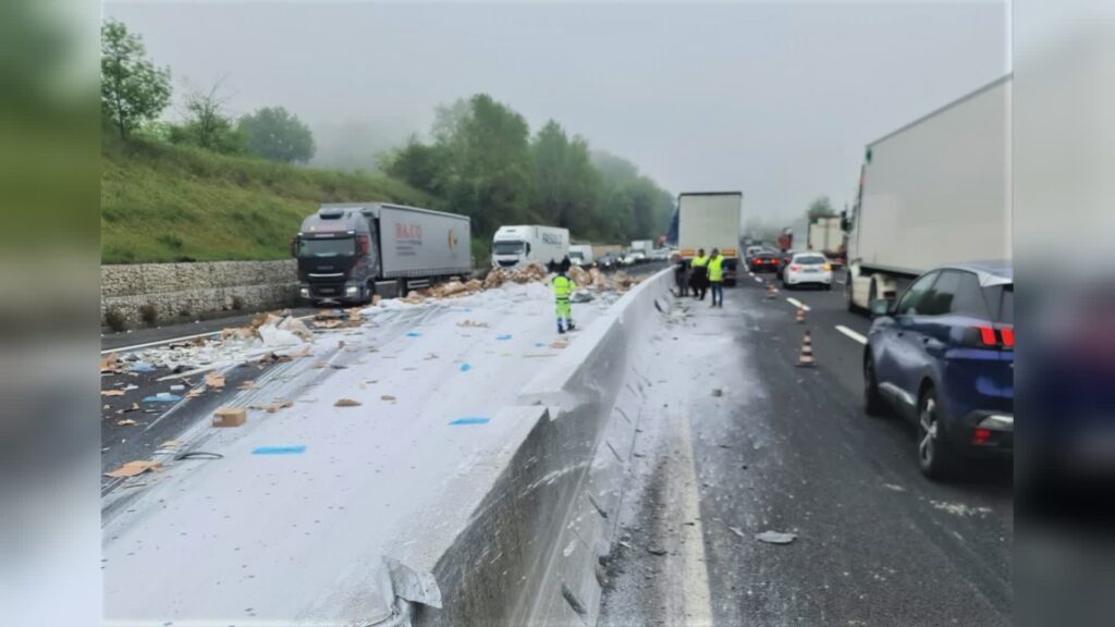 Incidente Sulla A1, Tir Perde Idrossido Di Magnesio - Umbria TV