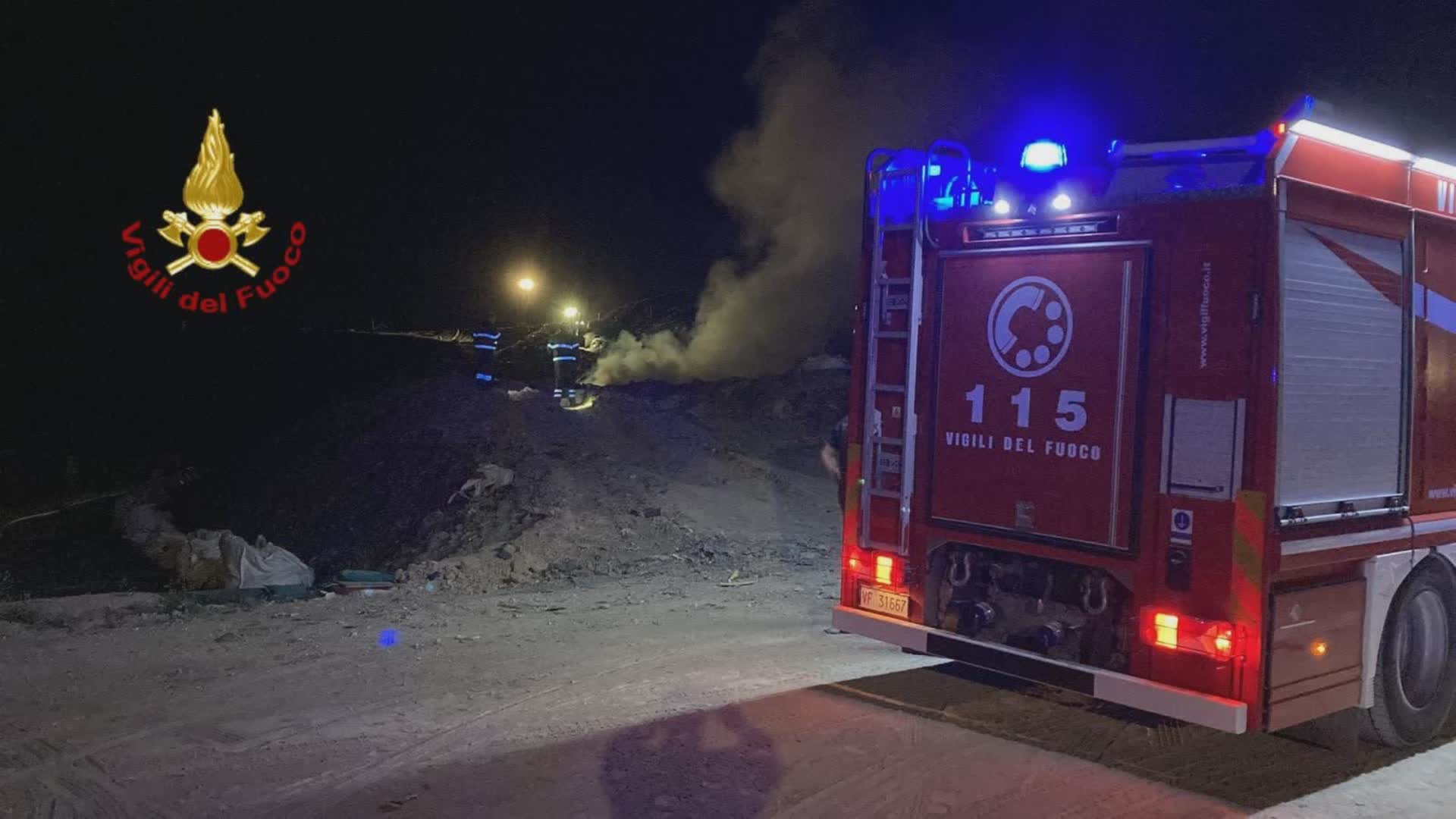 Incendio nella discarica di Borgo Giglione