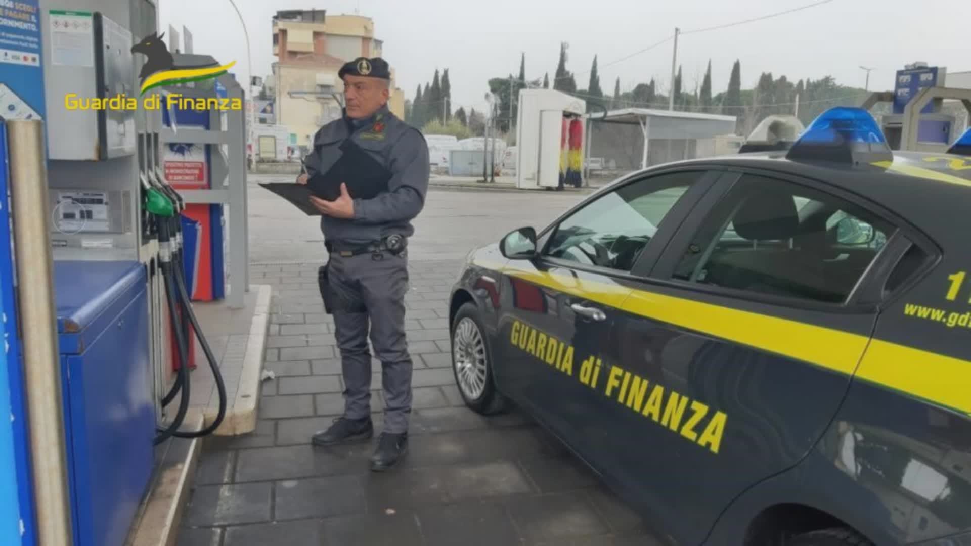 Caro carburanti, controlli a tappeto della Gdf