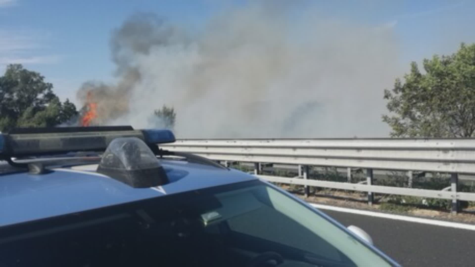 Incendio nei pressi dell’autostrada A1 nel tratto umbro