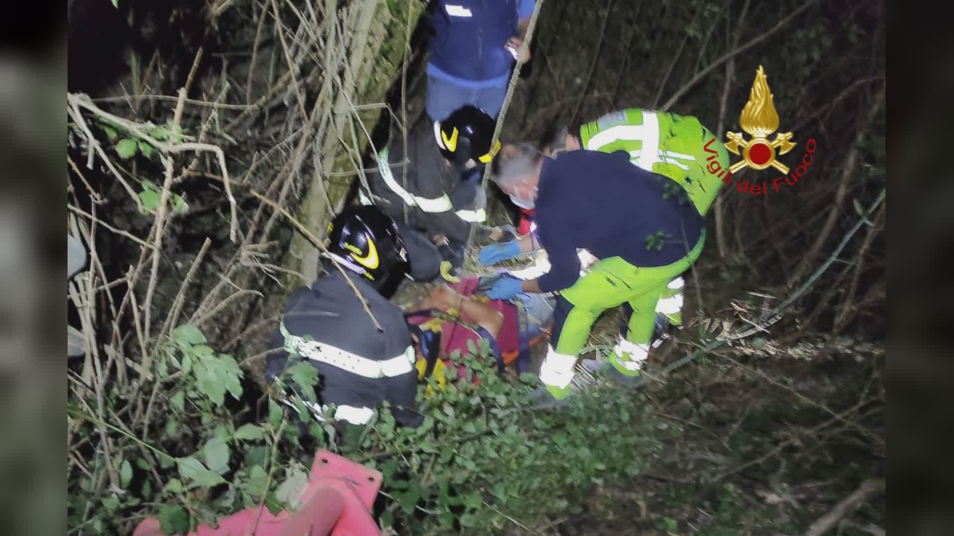 Incidente con trattore a Colonnata, uomo ferito leggermente