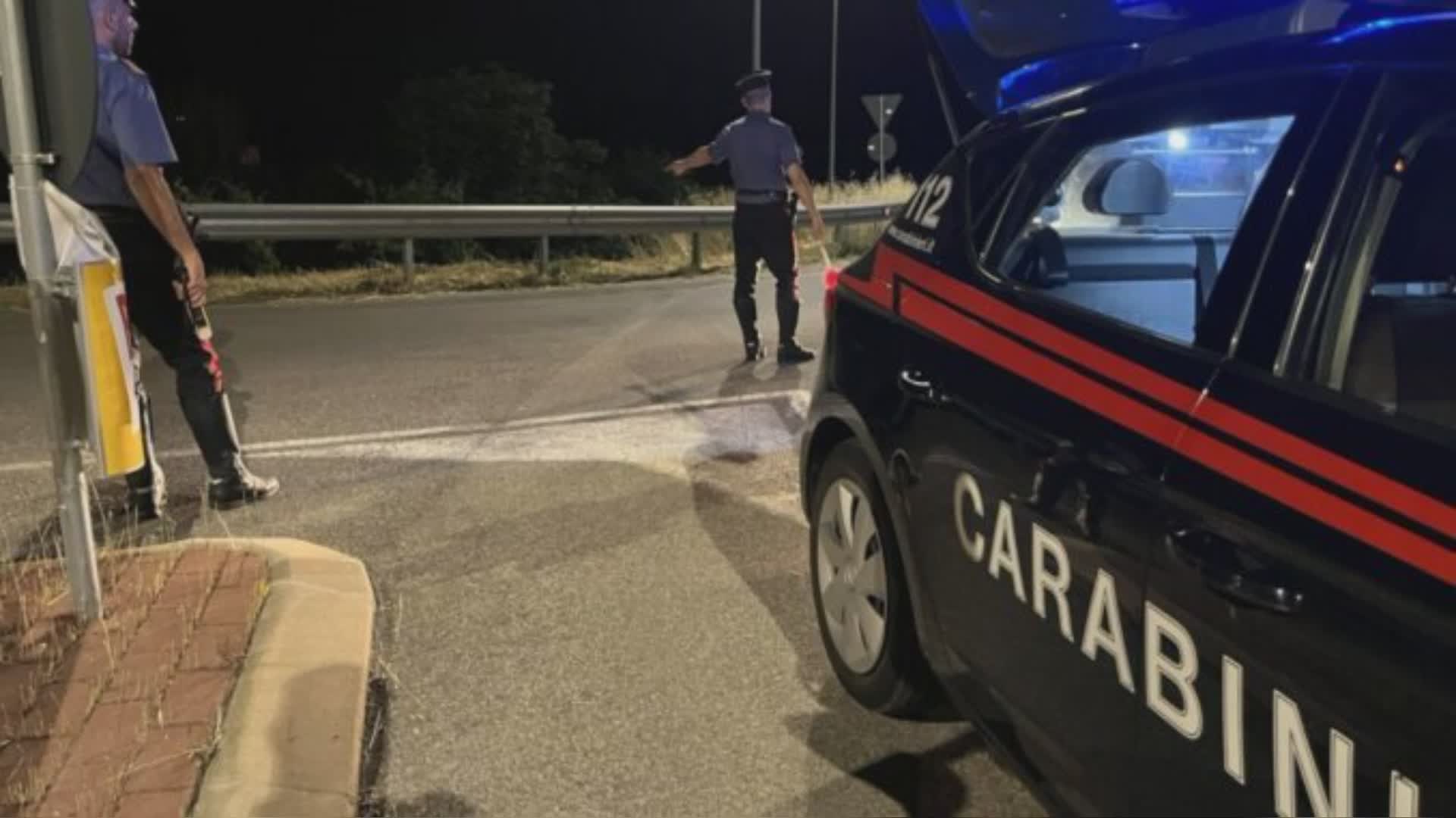 Violenta rissa davanti a locale, CC arrestano 8 giovani