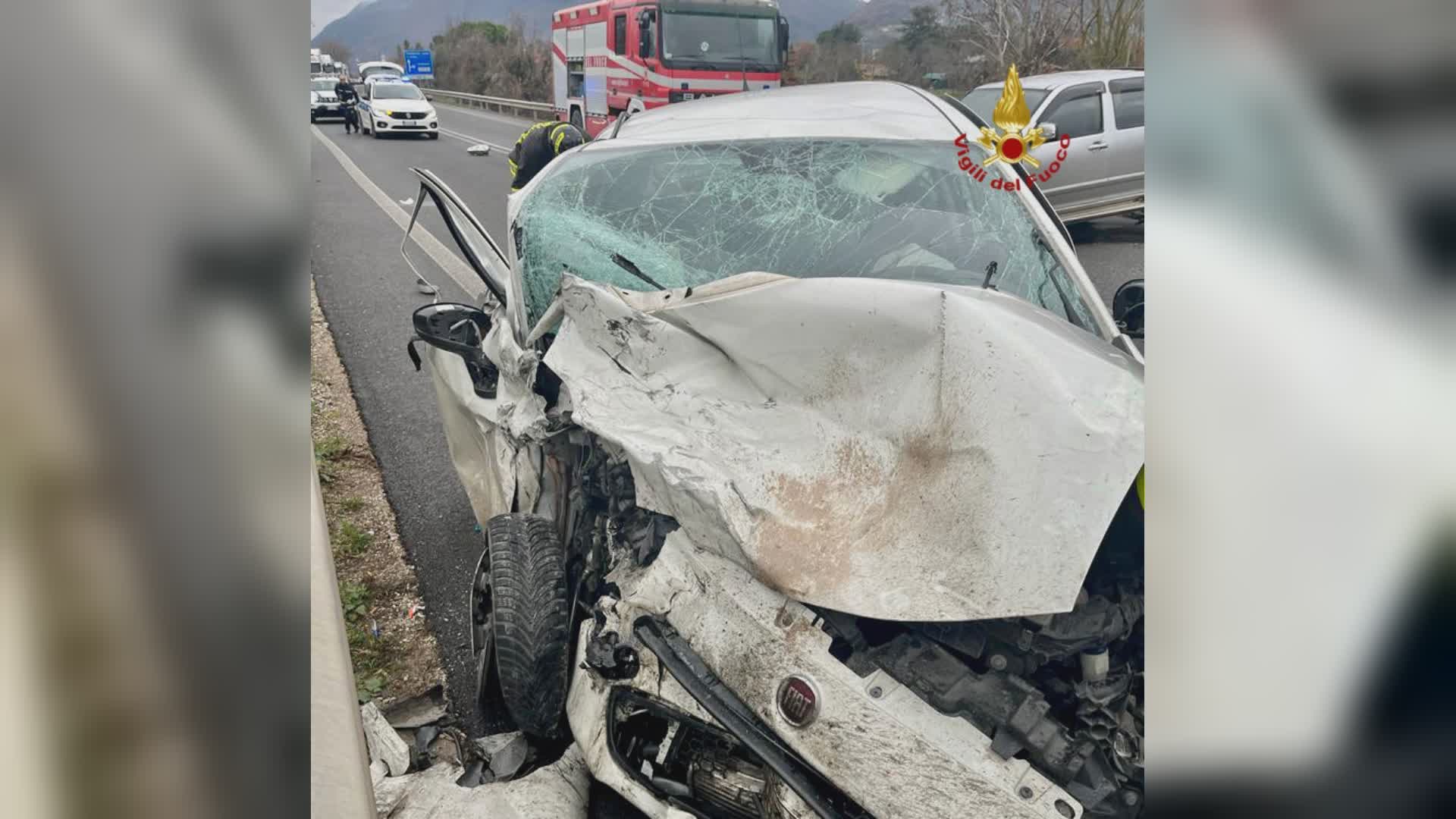 Grave incidente stradale su nuova SS219, tre feriti