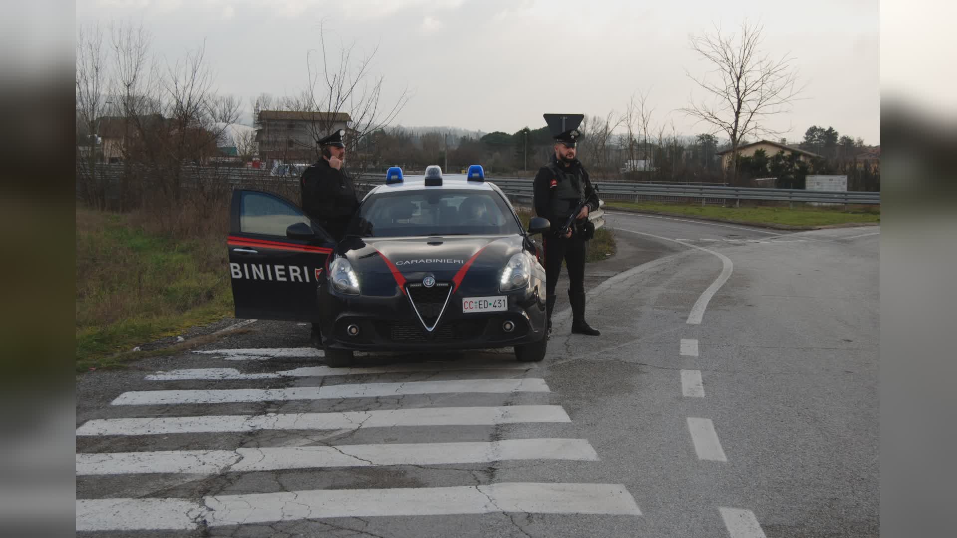 Rubavano gasolio alla piastra logistica: arrestati 2 ladri