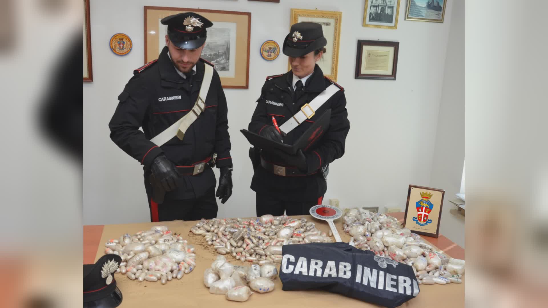 Blitz Carabinieri e Polstrada: sequesti 13 kg di droga e due arresti