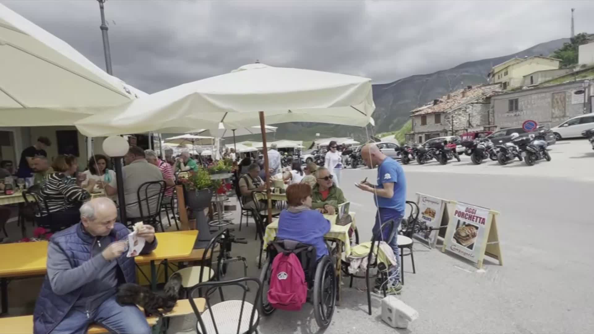 Castelluccio,tensioni con turisti durante riprese “Don Matteo”