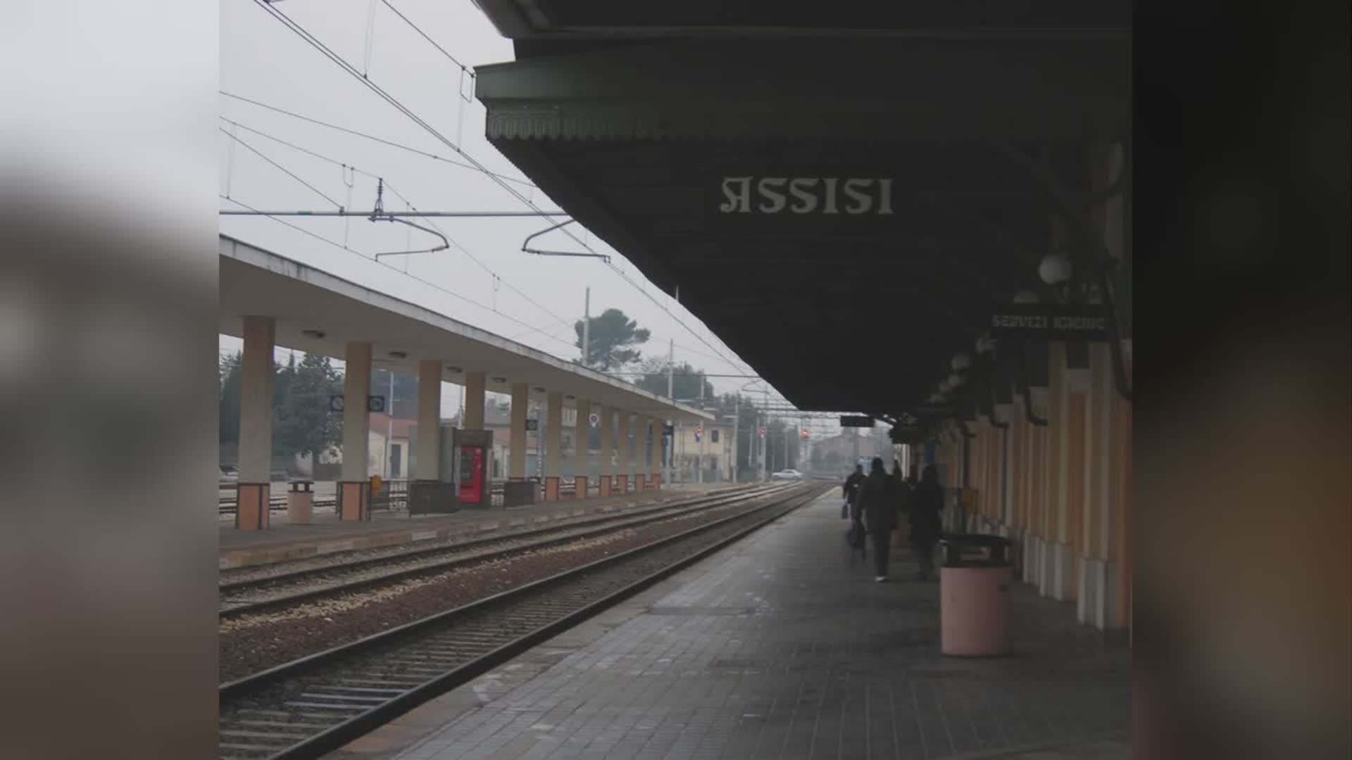 Ferito alla gola alla stazione, indagini in corso