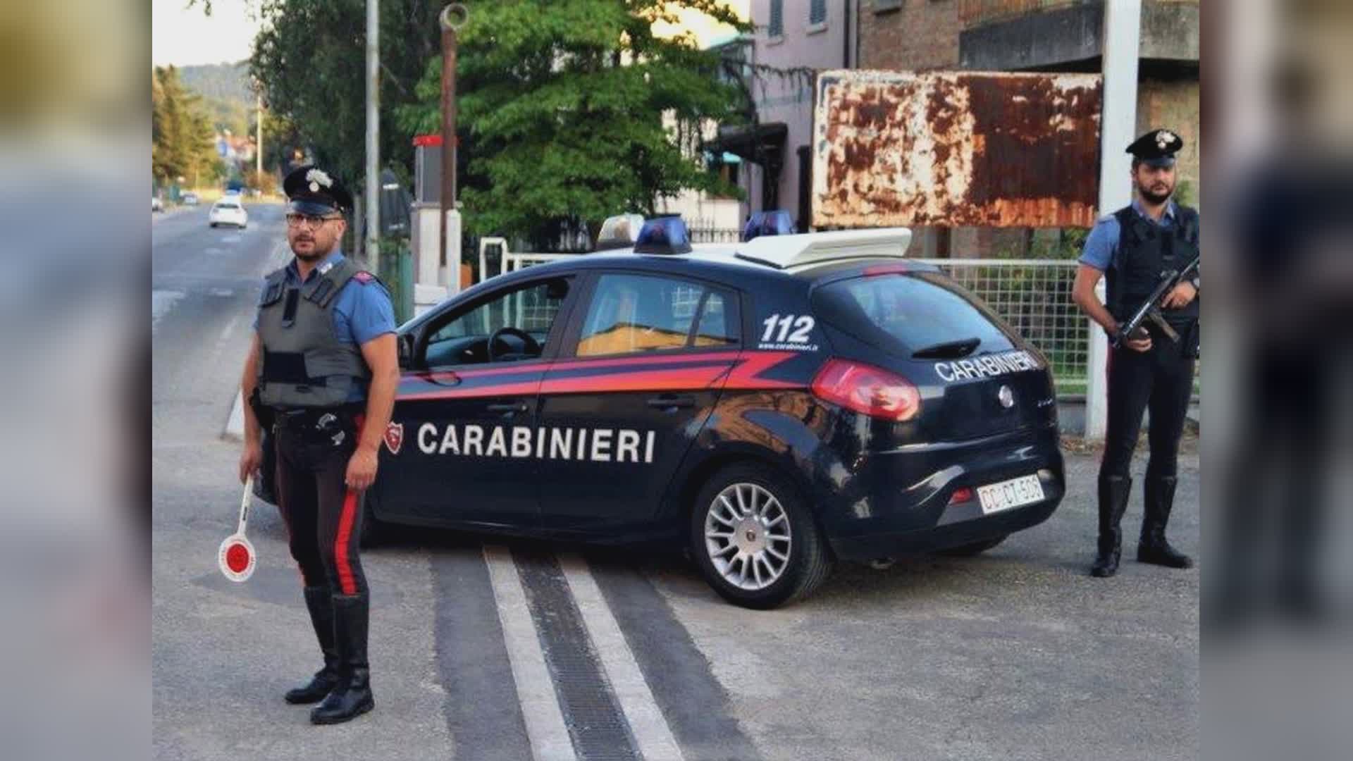 Minacciano 73enne con pistola giocattolo: 4 denunce