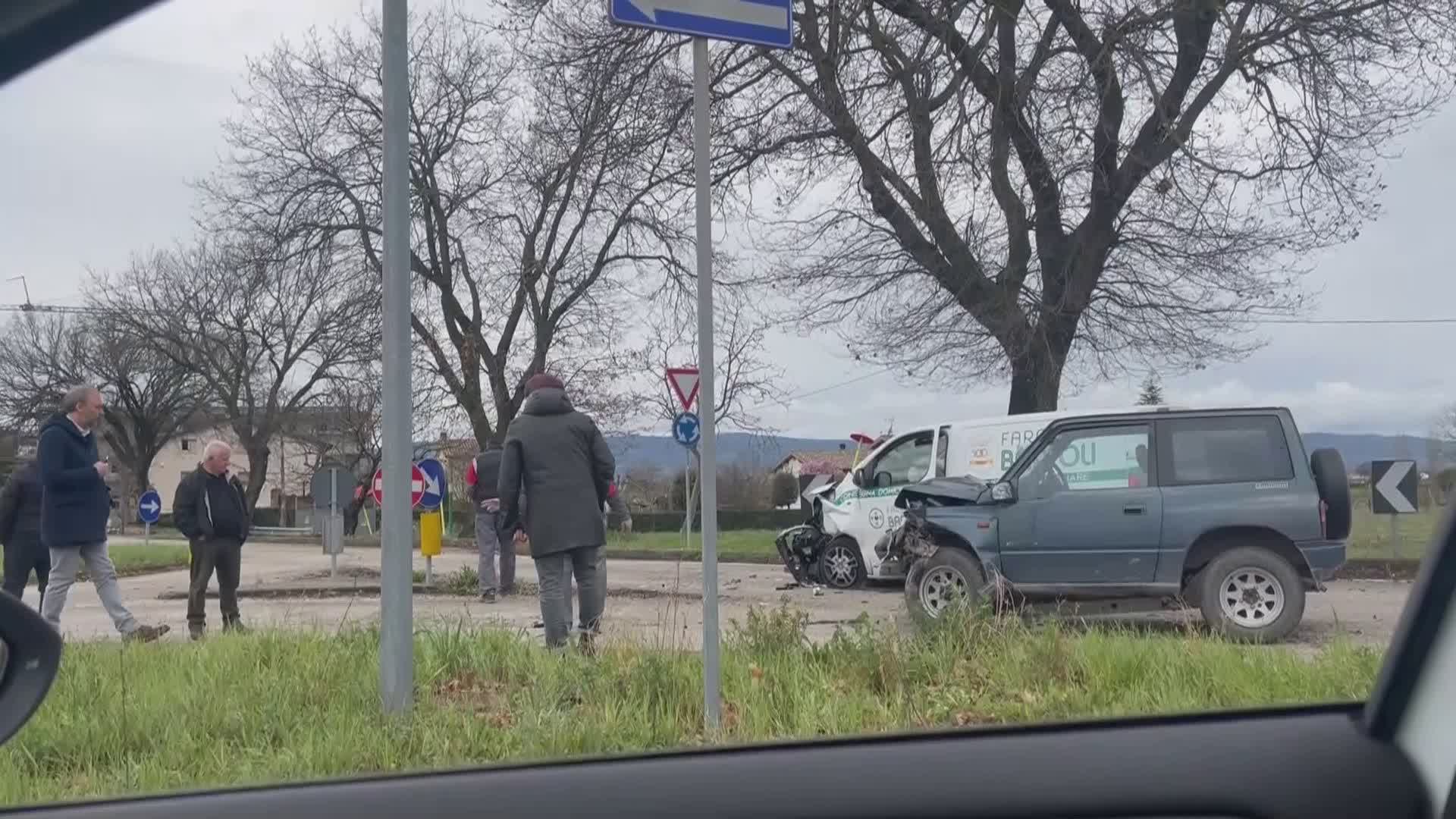 Incidenti stradali: frontale con un ferito