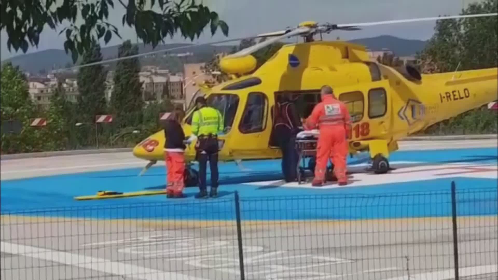 Bambina cade dalla finestra, in ospedale in codice rosso