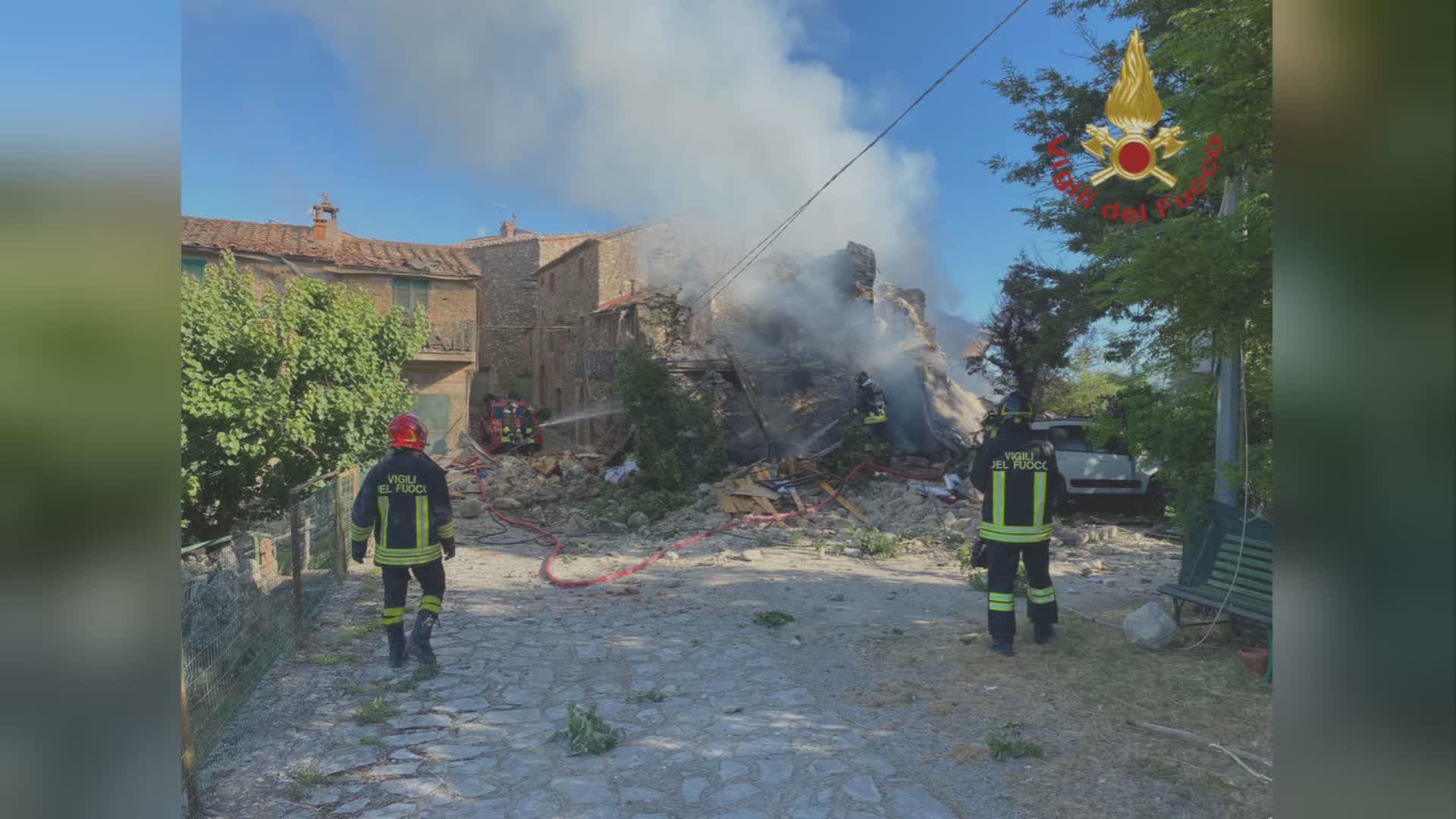 Esplode una palazzina, c’è una donna ustionata: è grave