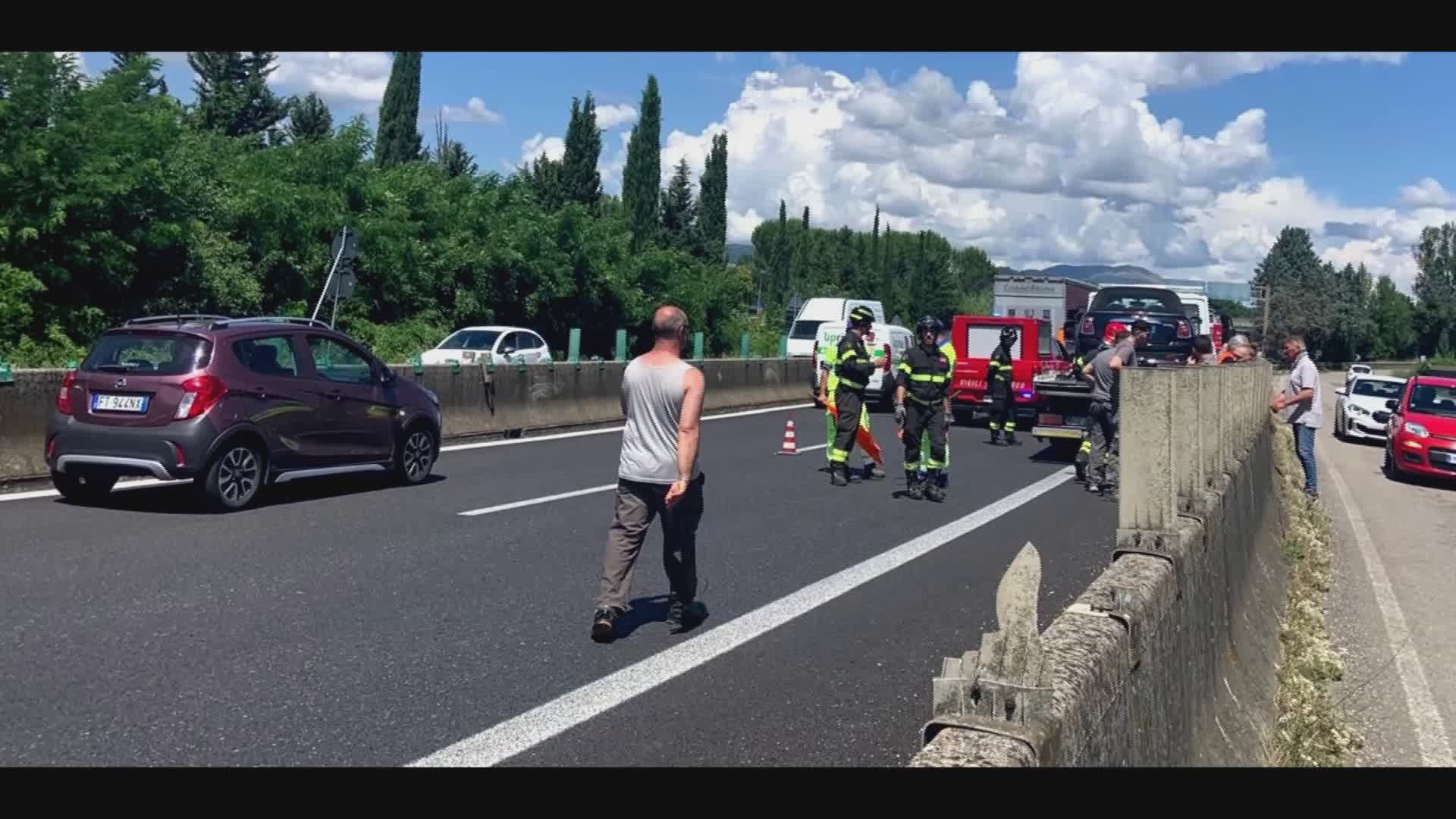 Lidarno, tragedia per autista carro attrezzi: travolto in strada