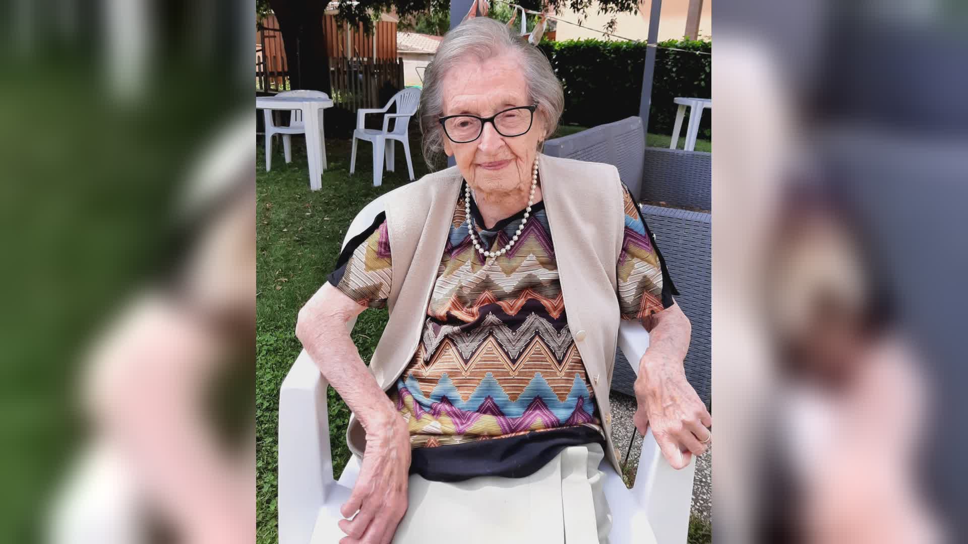 Grande festa alla Residenza ‘Volumni’ per 100 anni nonna Carla