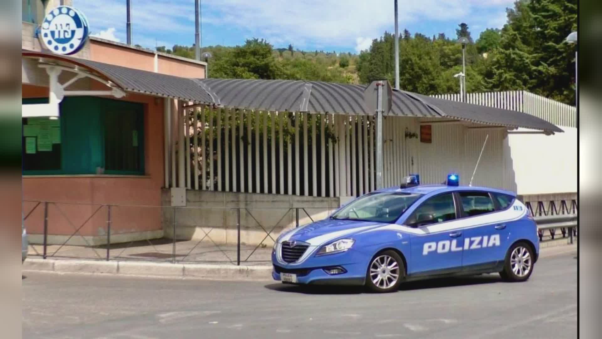 Pugni e bottiglia rotta contro l’ex compagna, arrestato 27enne