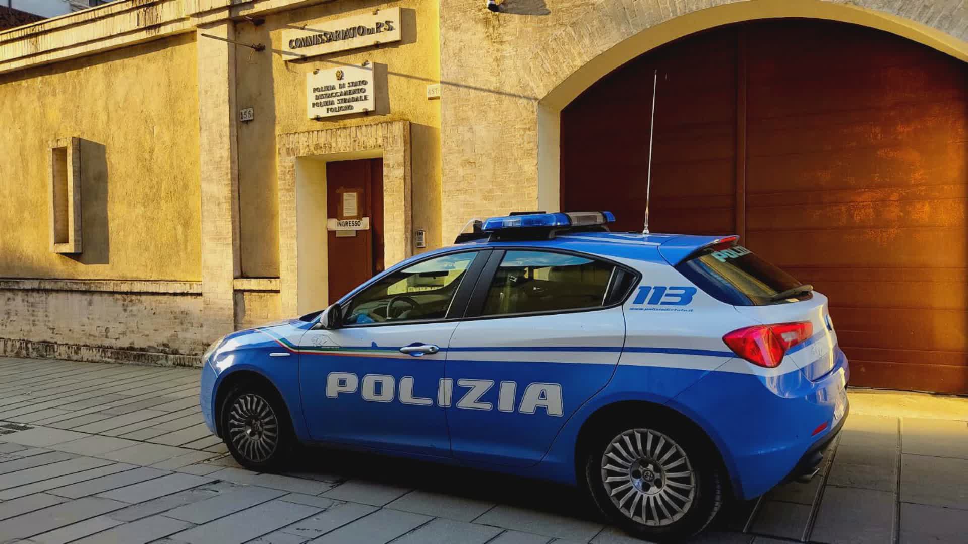 Picchia e minaccia moglie anche durante gravidanza. Denunciato 60enne