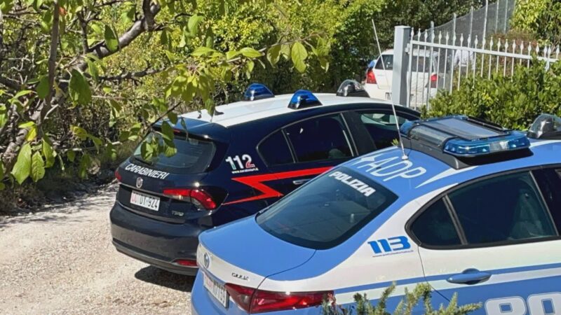 Tre cadaveri in un casolare, accreditata l’ipotesi omicidio suicidio