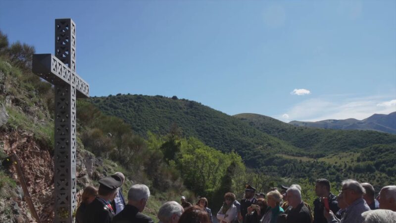 Monti Sibillini, inaugurata una croce monumentale per la Pace