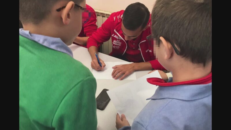 Il Gubbio calcio fa visita ai ragazzi della scuola di Scorcello