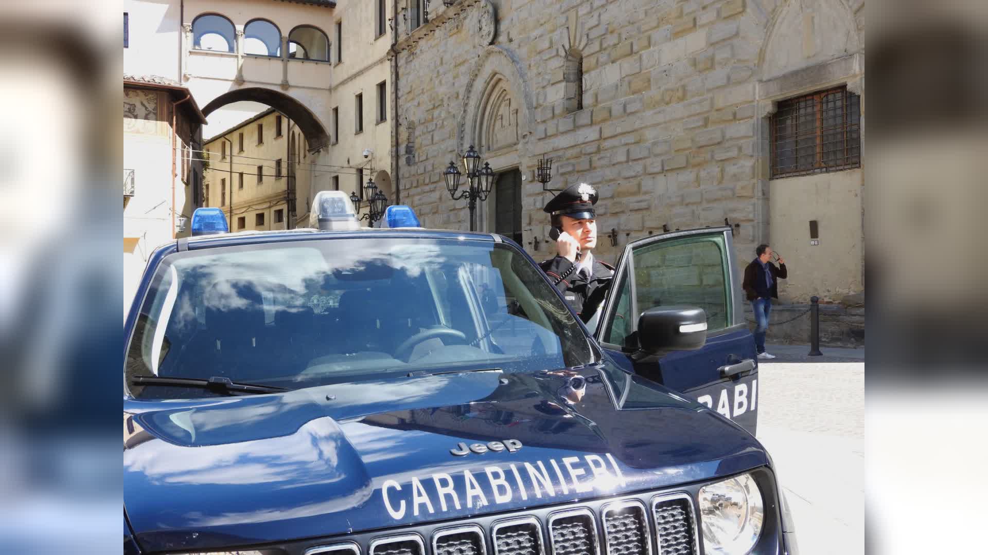 Maltratta familiari e aggredisce Carabinieri, arrestato