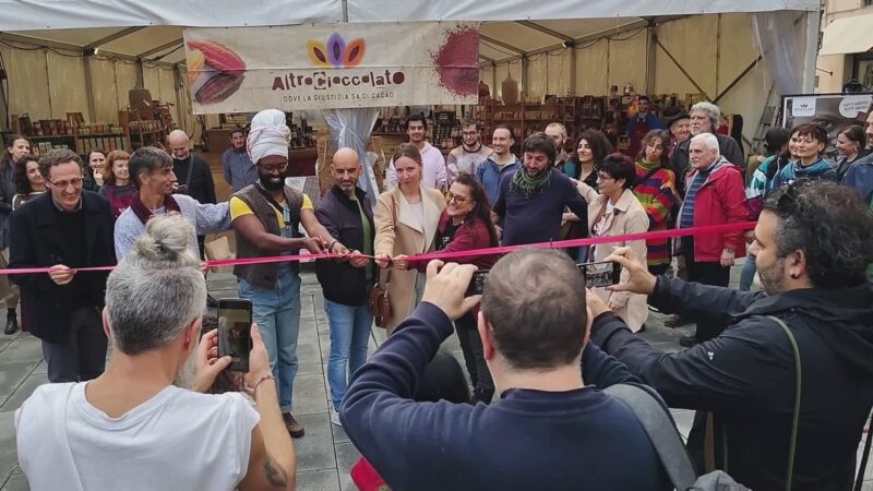 Taglio del nastro per Altrocioccolato in tre piazze e oltre 60 stand