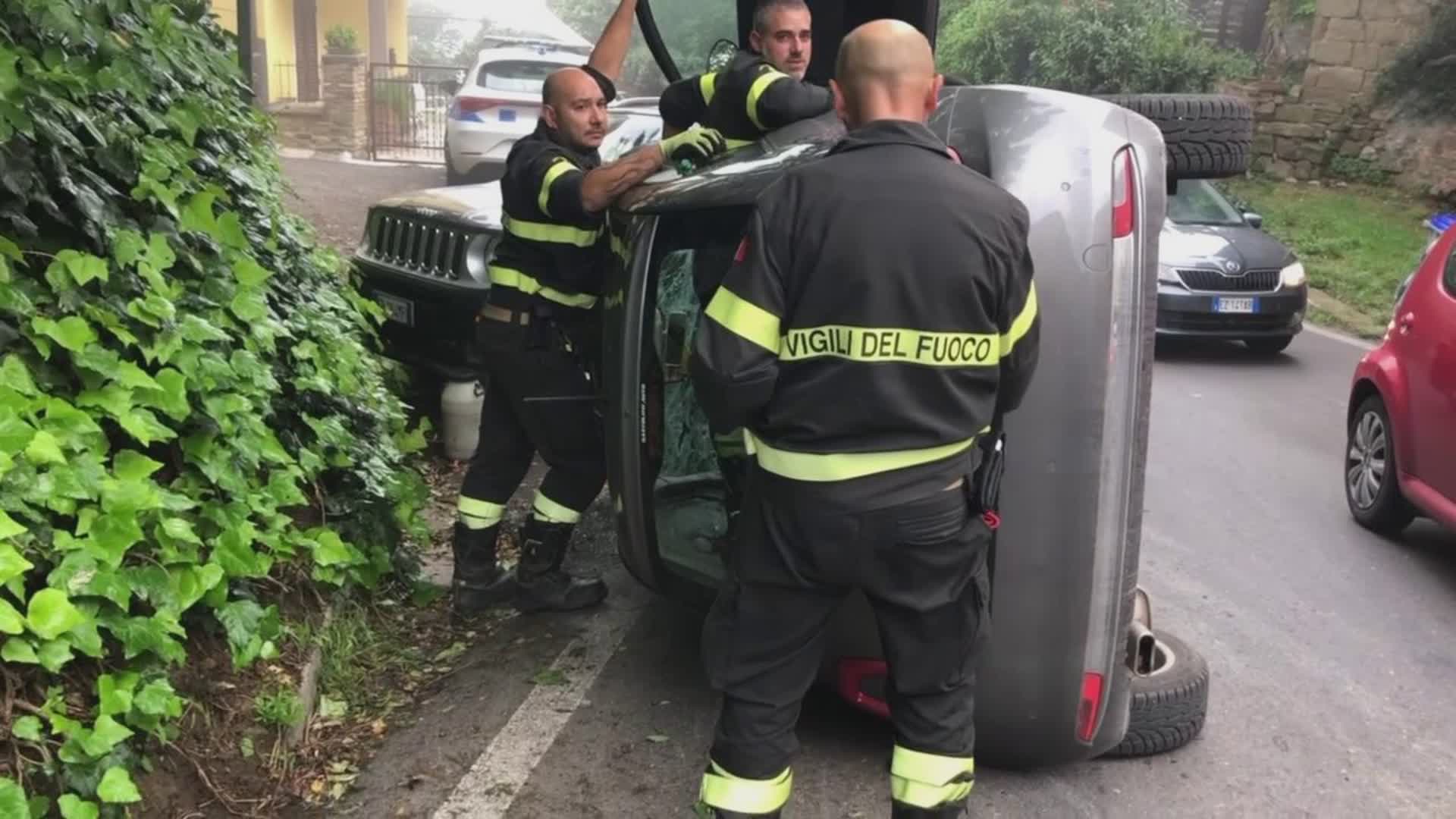 Si ribalta con l’auto a Casaglia. Residenti chiedono più sicurezza