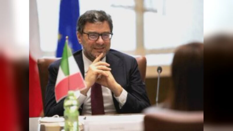 Ministro Giorgetti inaugura nuova sede della Lega