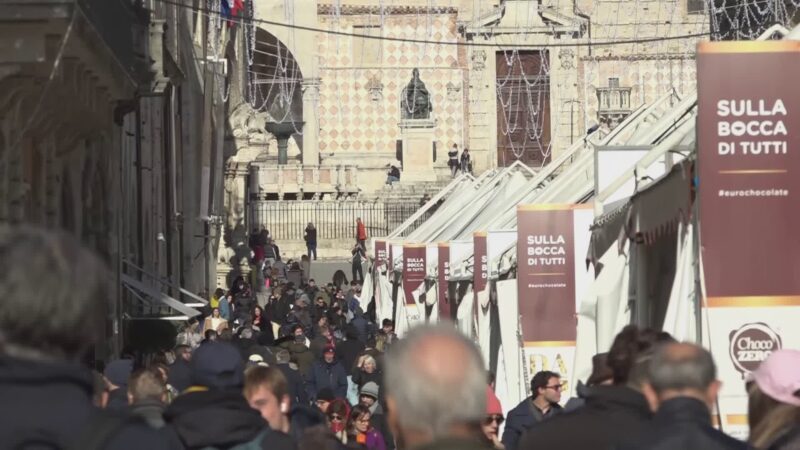 Eurochocolate fa il pieno: preso d’assalto il centro storico