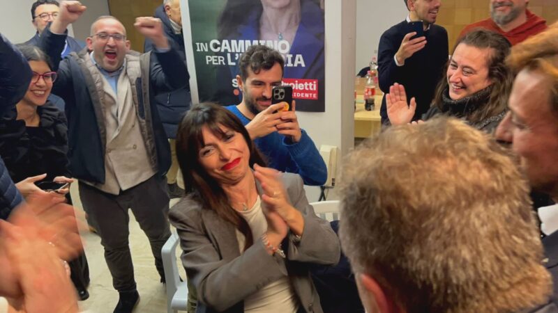 Regionali, vince Stefania Proietti. E Meloni si complimenta…