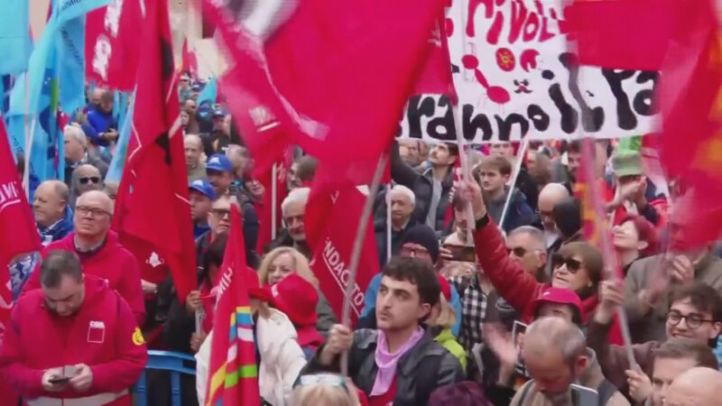 Sciopero generale: lavoratori in piazza Solferino a Terni