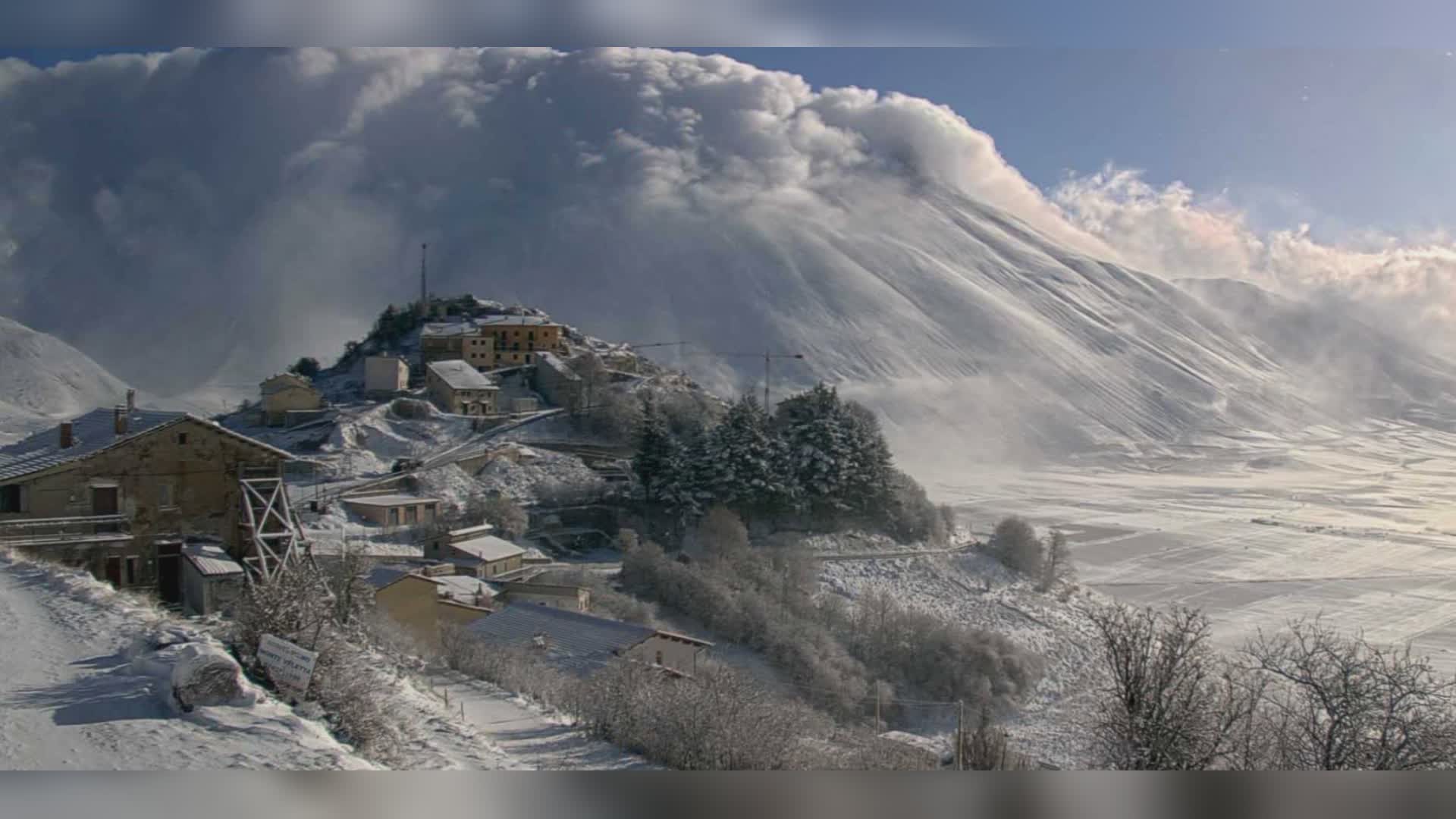 Torna la neve a Castelluccio e sul Vettore