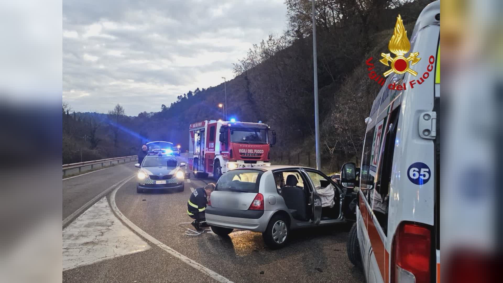 Incidente a Strettura sulla SS3: due feriti. Strada chiusa