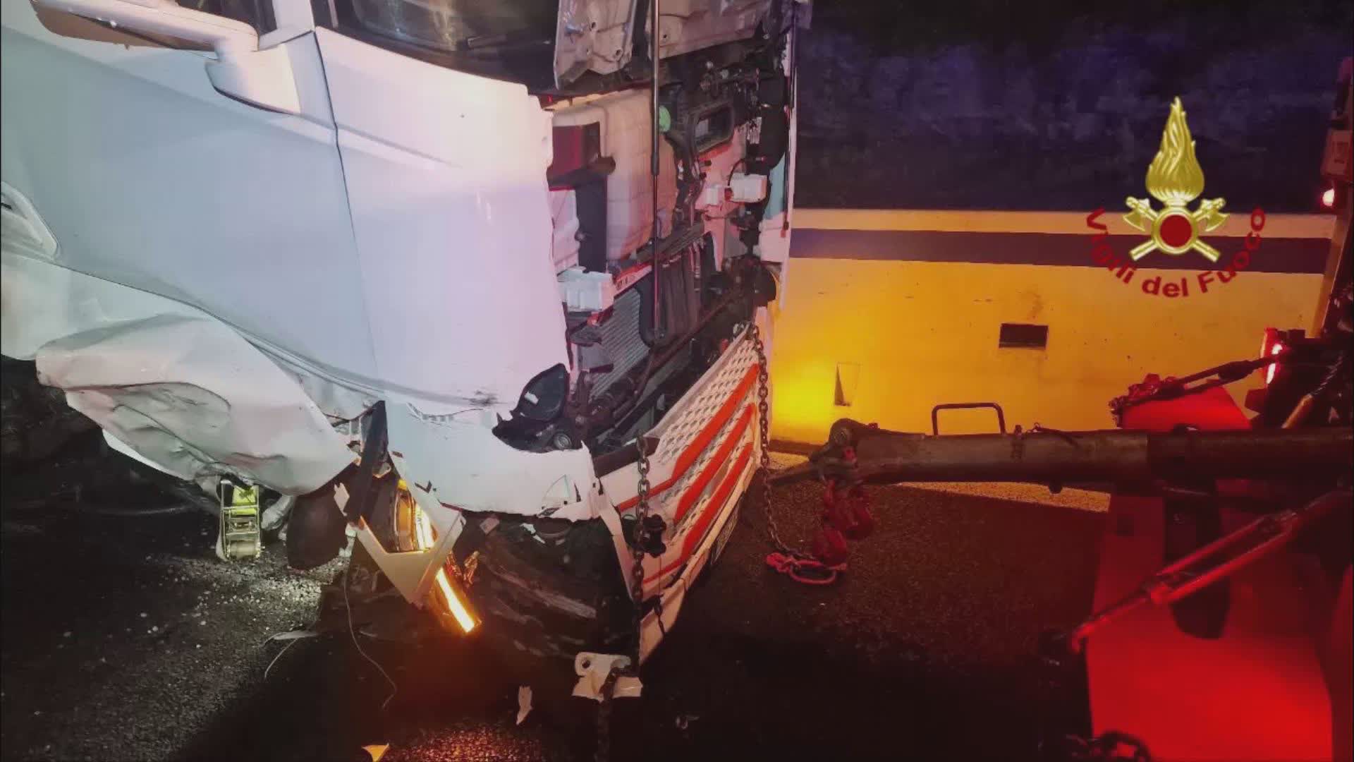 Incidente sulla E45: recuperato mezzo pesante. Conducente illeso