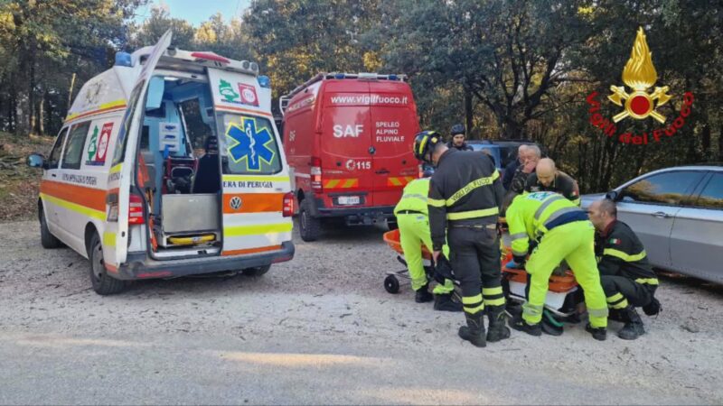 Vigili Fuoco salvano ciclista caduto nel Tevere