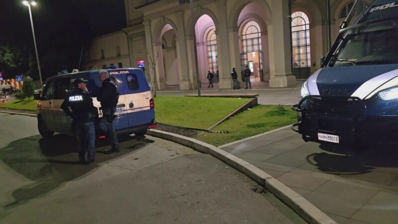 Elicottero sopra la città e auto in strada: operazione a Fontivegge