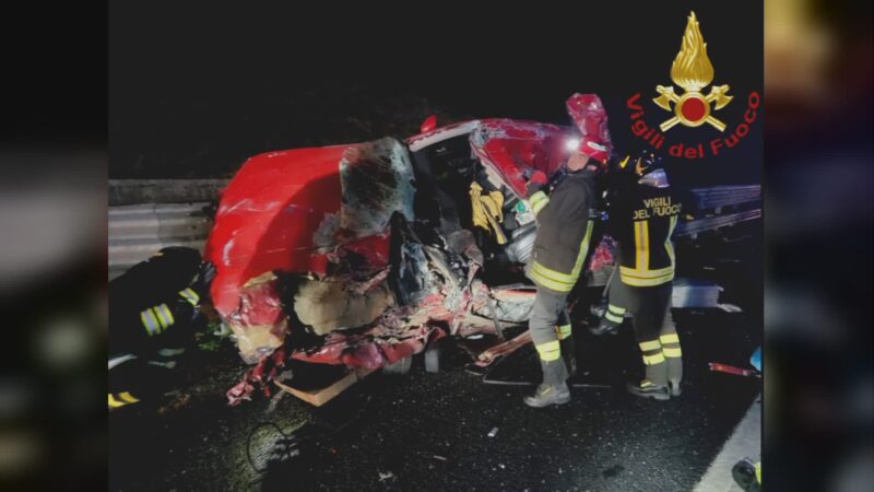 Incidente stradale lungo la A1, muore romano di 74 anni