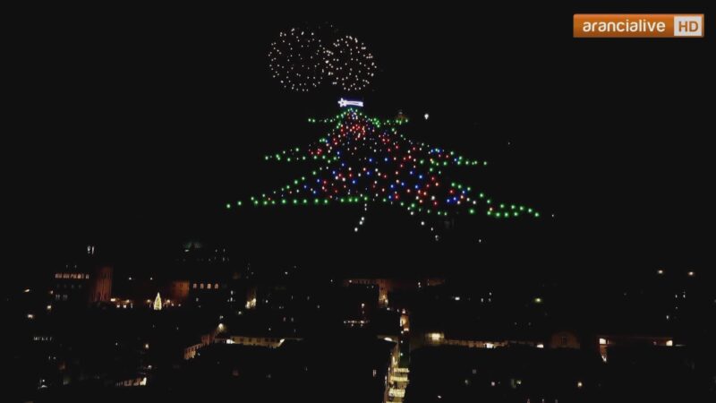 Si spegne l’Albero di Natale più grande del mondo