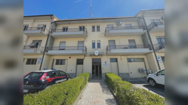 Torna a casa dalla ex moglie nonostante il divieto: ai domiciliari