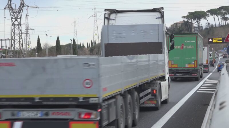 Traffico, dati sconfortanti: a Perugia 28 ore perse bloccati in coda