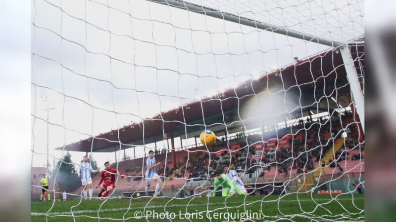 Perugia-Pescara 0-0: pari e rimpianti, infortunio a Mezzoni