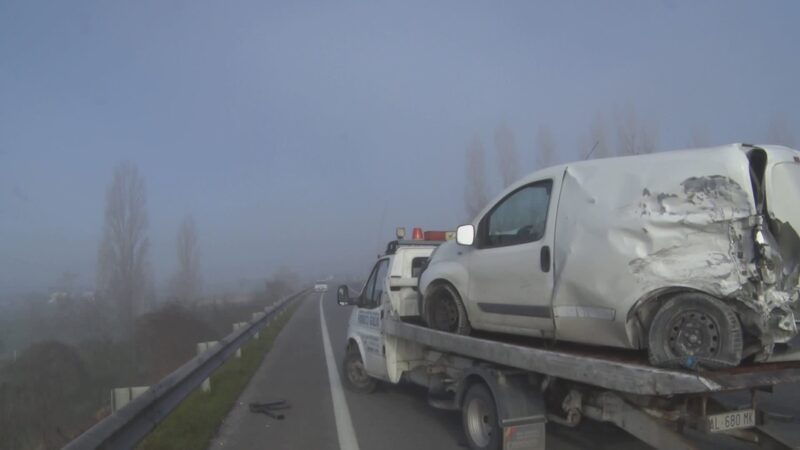 Incidente stradale sulla SS219, tre auto coinvolte