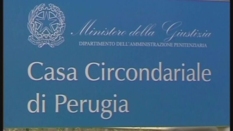 Detenuto si dà fuoco in cella, ricoverato al centro grandi ustionati