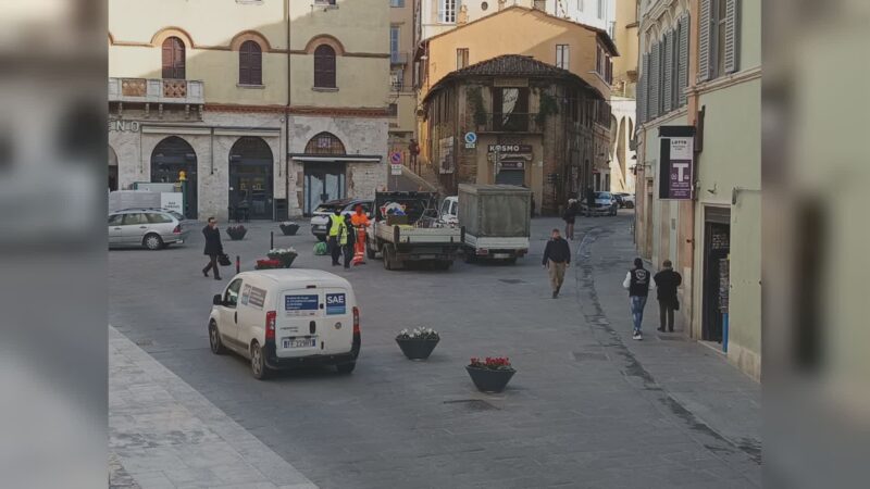 Piazza Danti, si cambia: lotta a parcheggio selvaggio