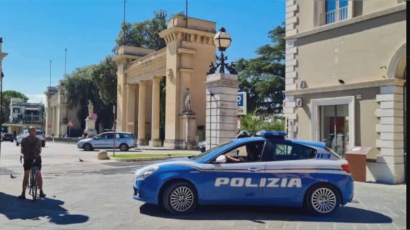 Aggredisce una donna nella movida, arrestato un 24enne tunisino